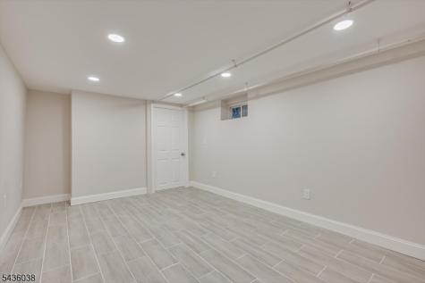 311 W 3rd Avenue Roselle NJ 07203