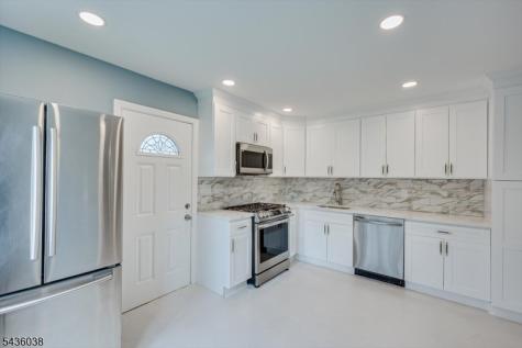311 W 3rd Avenue Roselle NJ 07203