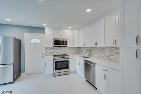 311 W 3rd Avenue Roselle NJ 07203