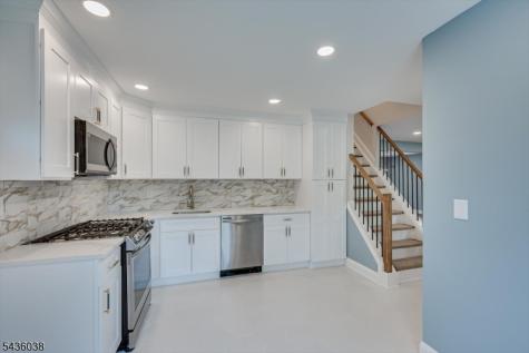 311 W 3rd Avenue Roselle NJ 07203