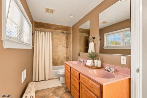 17 Ballantine Street Roxbury NJ 07847
