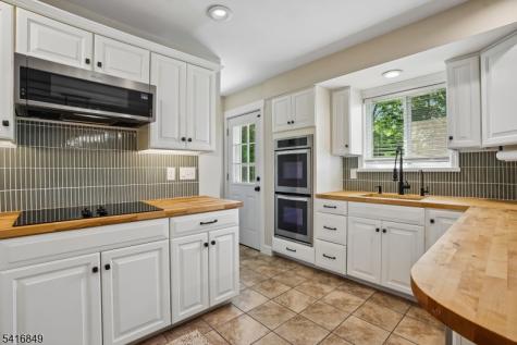 101 Sunnyview Avenue West Mansfield NJ 07840