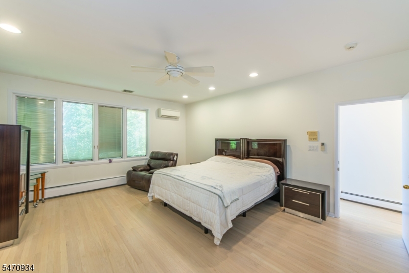 194 Eileen Drive Cedar Grove NJ 07009