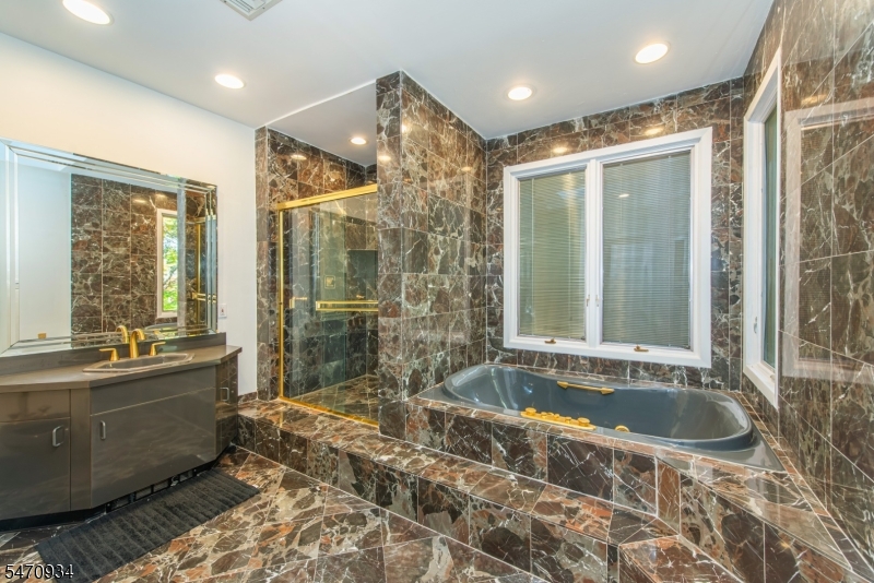 194 Eileen Drive Cedar Grove NJ 07009