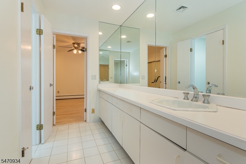 194 Eileen Drive Cedar Grove NJ 07009