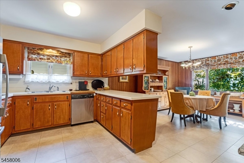 18 Tree Top Drive Springfield NJ 07081