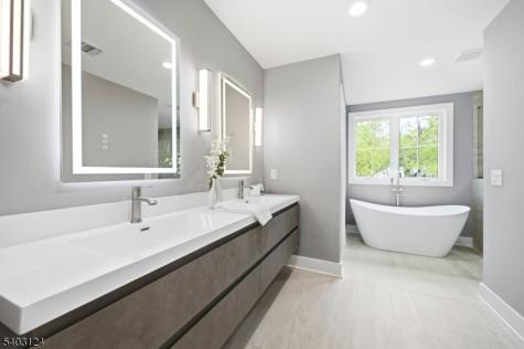 17 Arlington Drive Livingston NJ 07039