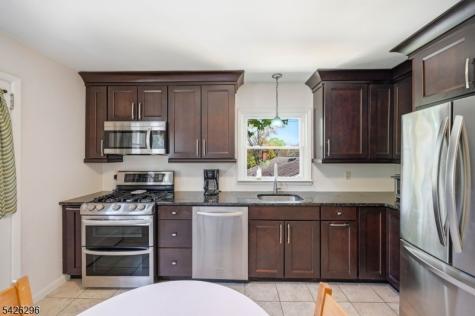 31 Dacotah Avenue Oakland NJ 07436