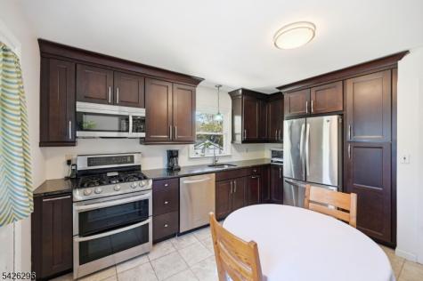 31 Dacotah Avenue Oakland NJ 07436