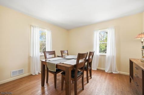 31 Dacotah Avenue Oakland NJ 07436