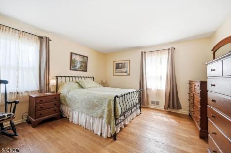 31 Dacotah Avenue Oakland NJ 07436