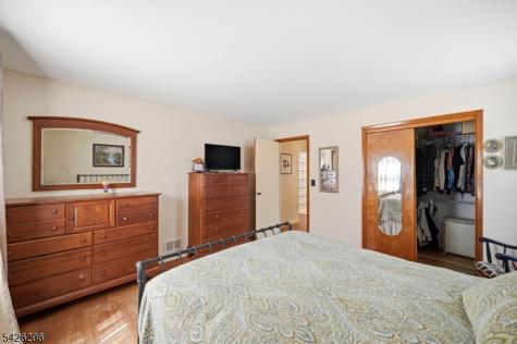 31 Dacotah Avenue Oakland NJ 07436