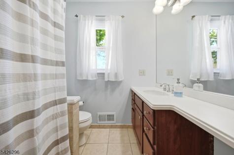 31 Dacotah Avenue Oakland NJ 07436