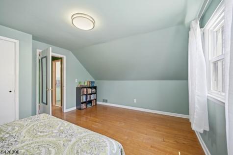 31 Dacotah Avenue Oakland NJ 07436