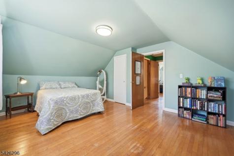 31 Dacotah Avenue Oakland NJ 07436