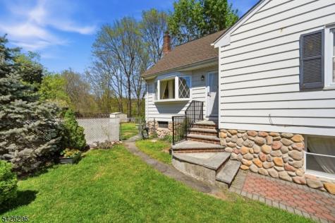 31 Dacotah Avenue Oakland NJ 07436