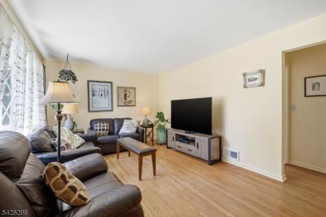 31 Dacotah Avenue Oakland NJ 07436