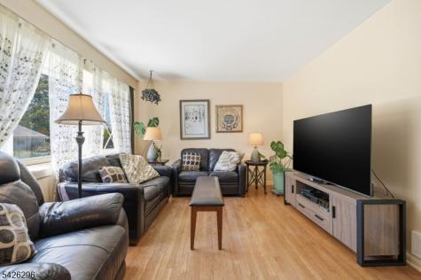 31 Dacotah Avenue Oakland NJ 07436