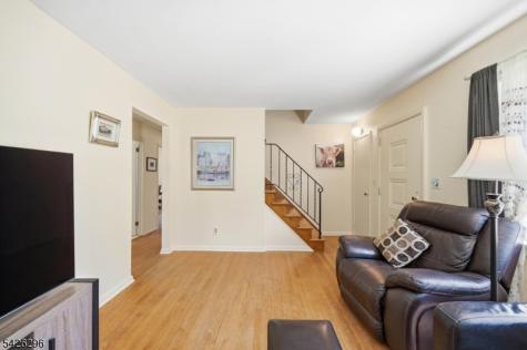 31 Dacotah Avenue Oakland NJ 07436