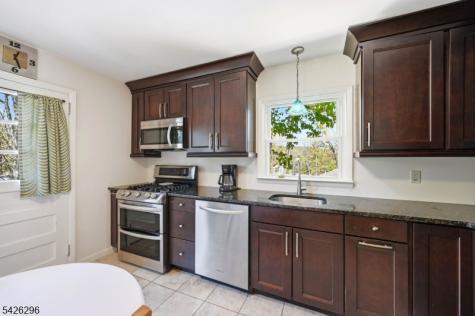 31 Dacotah Avenue Oakland NJ 07436