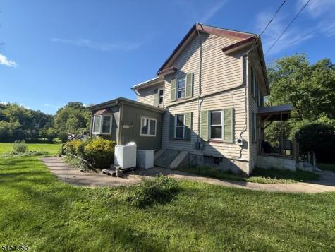 7 2ND Street Oxford NJ 07863