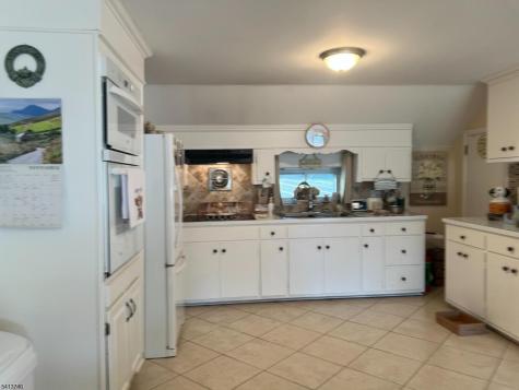 120 Fairmount Road East Tewksbury NJ 07830