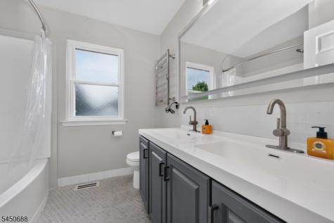 1813 Gary Road Greenwich NJ 08886