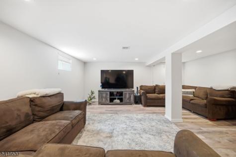 28 Raynor Road Morris NJ 07960