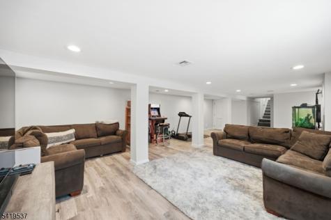 28 Raynor Road Morris NJ 07960