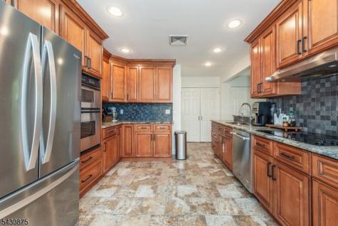18 Evergreen Drive Lincoln Park NJ 07035