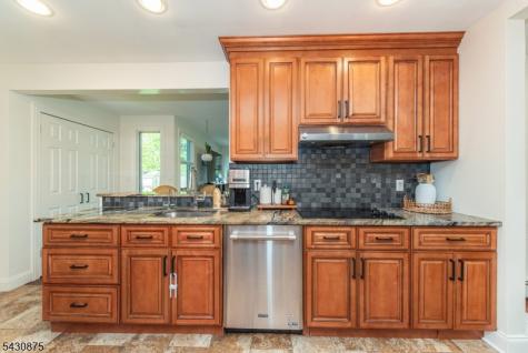 18 Evergreen Drive Lincoln Park NJ 07035