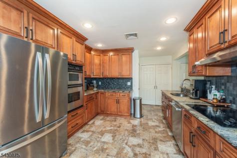18 Evergreen Drive Lincoln Park NJ 07035