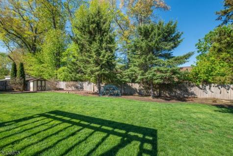 18 Evergreen Drive Lincoln Park NJ 07035