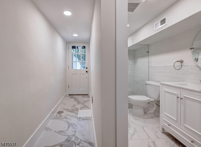 9 Hawthorne Place Montclair NJ 07042