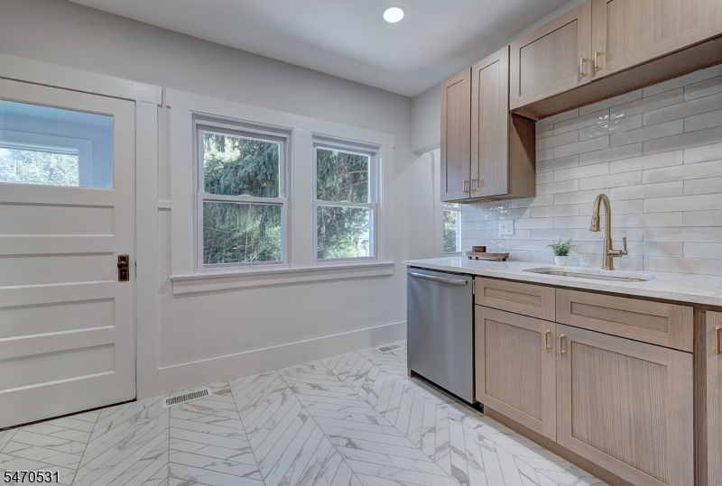 9 Hawthorne Place Montclair NJ 07042