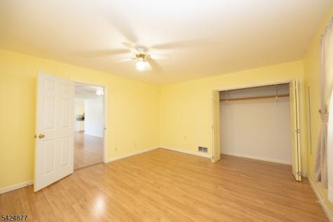 8 Dale Trail Hopatcong NJ 07843