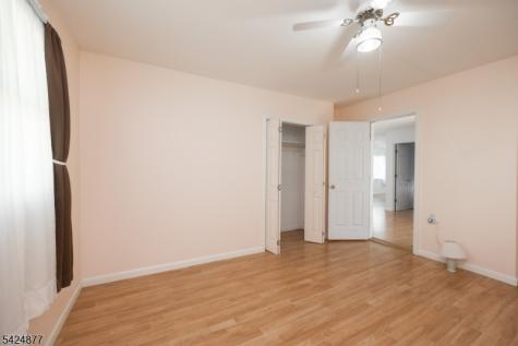 8 Dale Trail Hopatcong NJ 07843