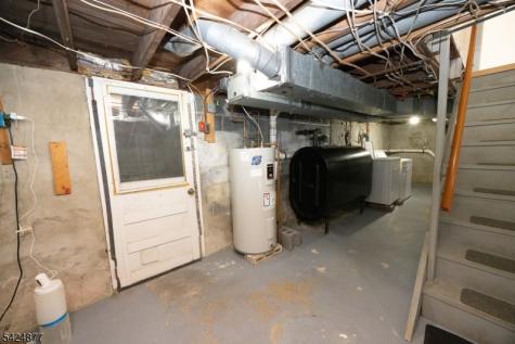 8 Dale Trail Hopatcong NJ 07843