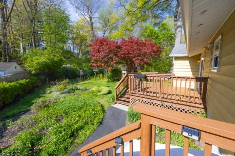 8 Dale Trail Hopatcong NJ 07843