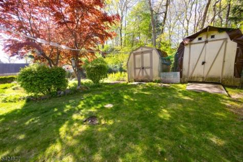 8 Dale Trail Hopatcong NJ 07843