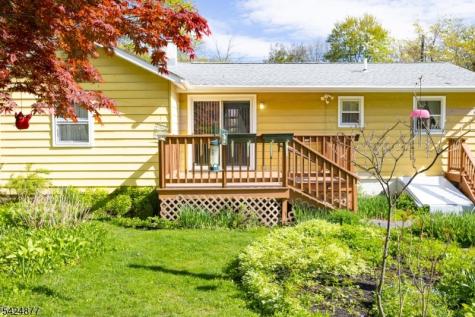 8 Dale Trail Hopatcong NJ 07843