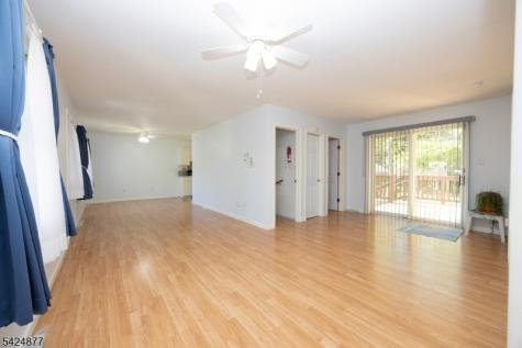 8 Dale Trail Hopatcong NJ 07843