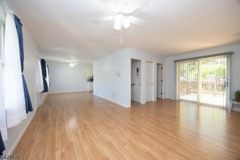 8 Dale Trail Hopatcong NJ 07843