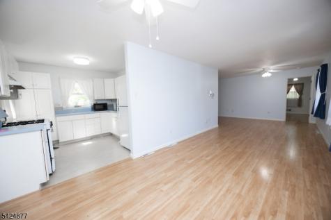 8 Dale Trail Hopatcong NJ 07843