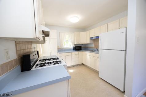 8 Dale Trail Hopatcong NJ 07843