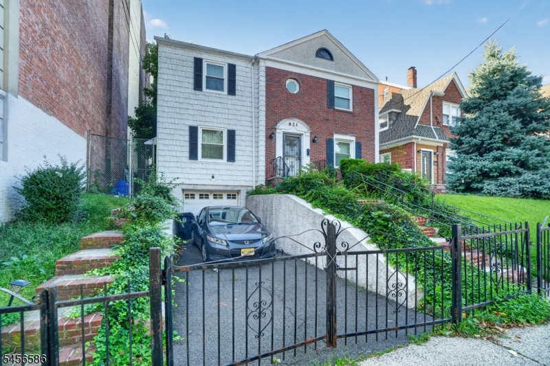 821 S 10th Street Newark NJ 07108