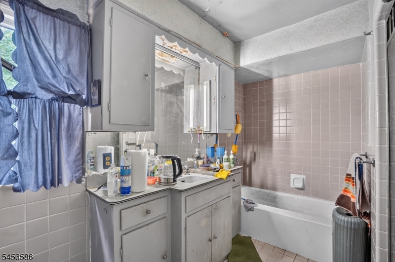 821 S 10th Street Newark NJ 07108