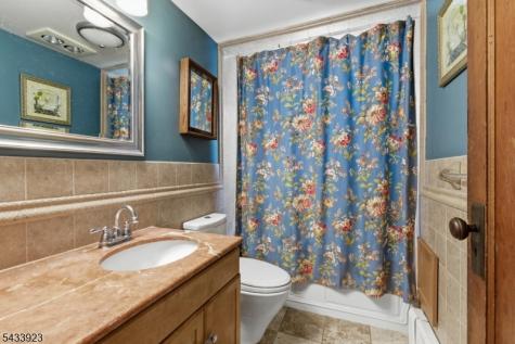9 Albert Street Pequannock NJ 07444