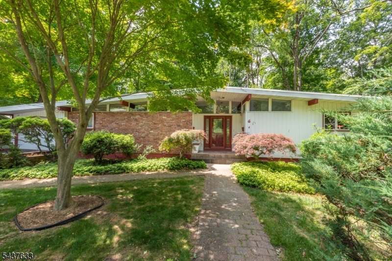 6 Mohawk Trail Ringwood NJ 07456