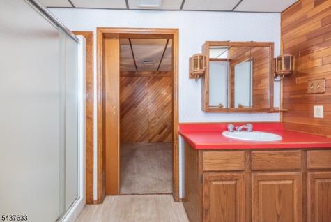 6 Mohawk Trail Ringwood NJ 07456